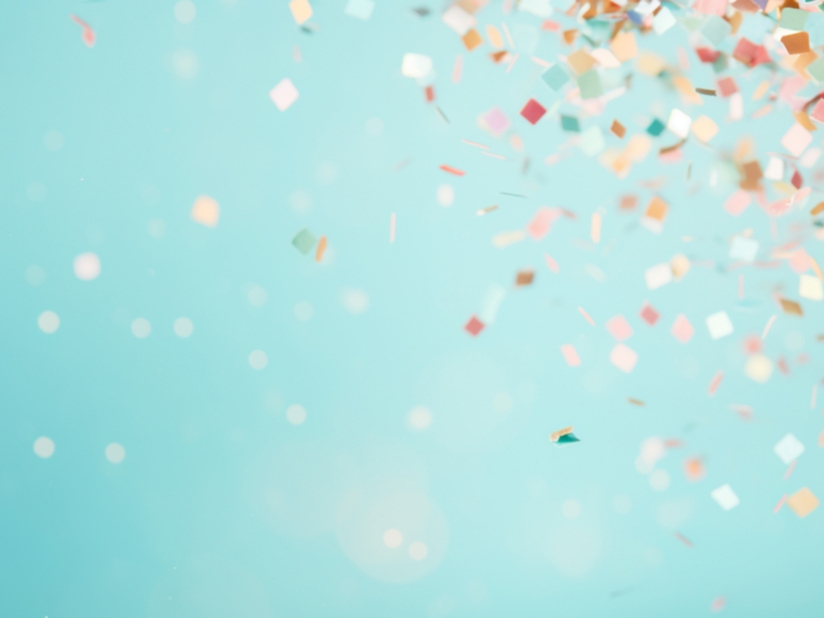 Pluie de confettis bleus