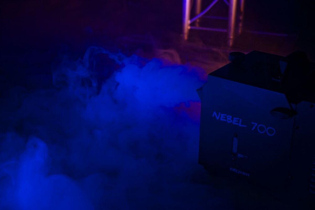 Effet de fumée lourde au sol avec la Nebel 700