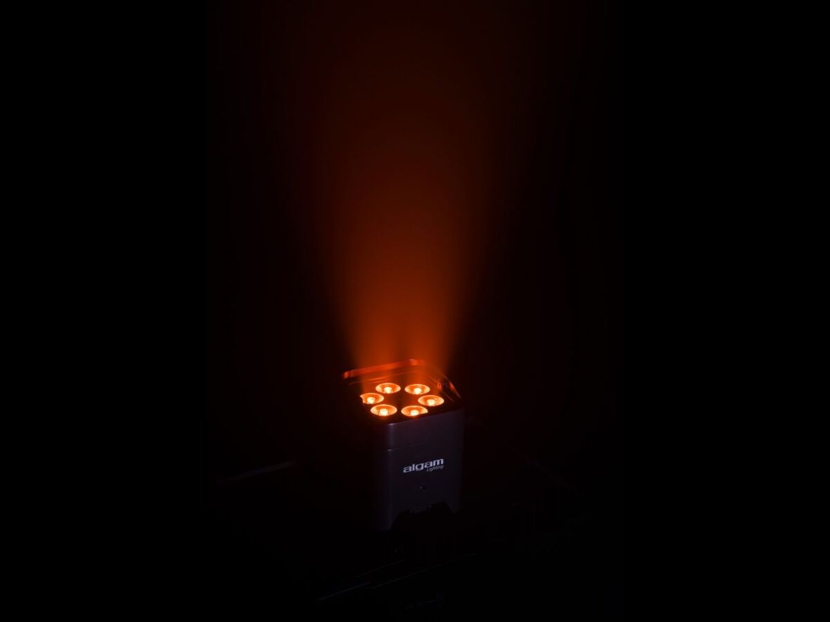 Mise en lumière avec un spot LED sur batterie