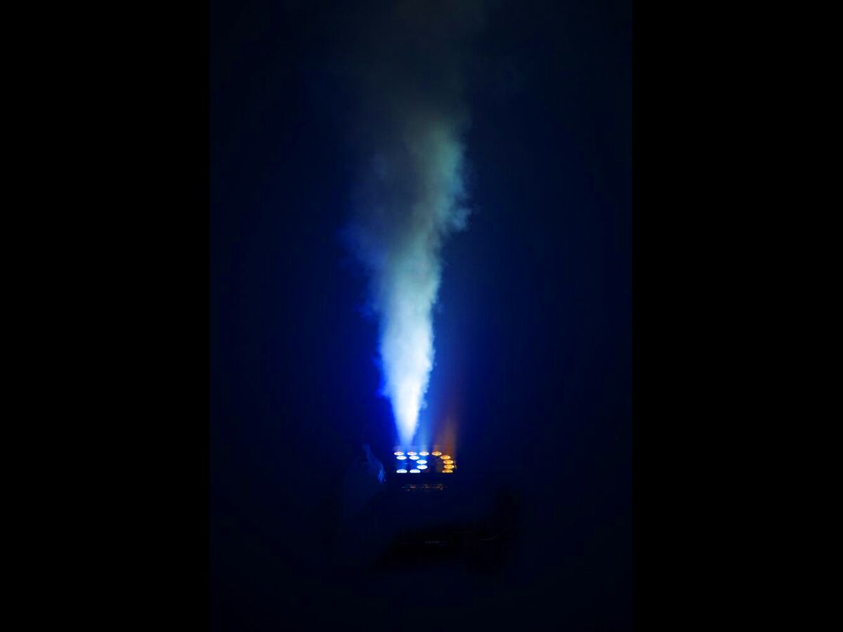 Jet de fumée bleu