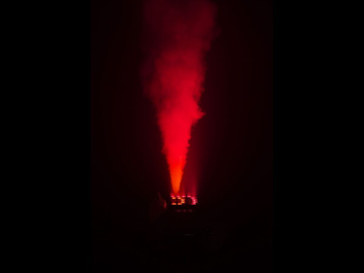Jet de fumée rouge